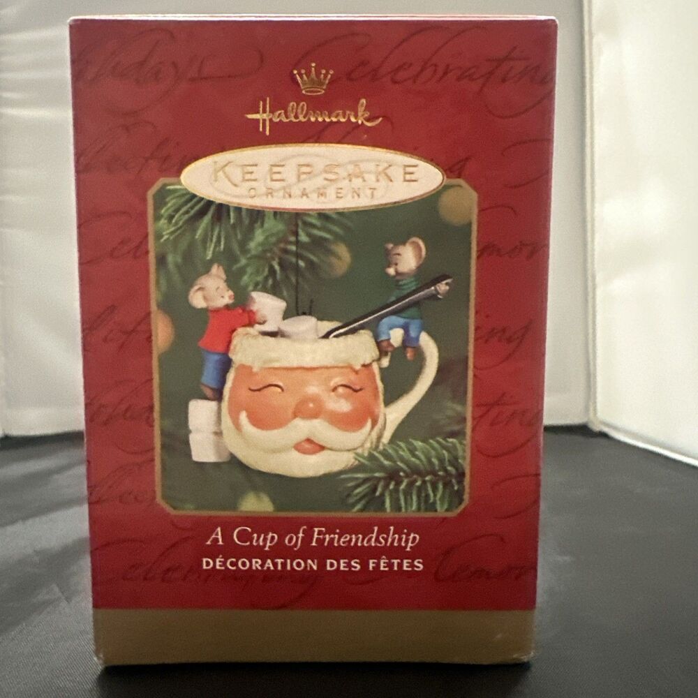 HALLMARK KEEPSAKE CHRISTMAS ORNAMENT A CUP OF FRIENDSHIP MOUSE MUG SANTA 2001